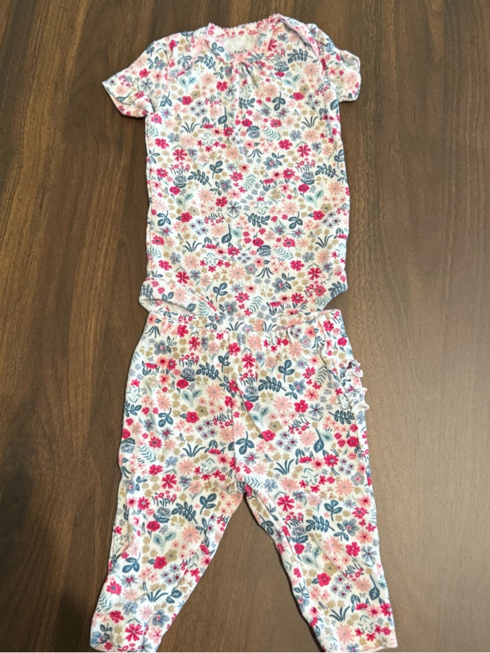 Baby girl onesie and leggings set